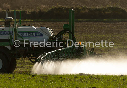 tractor spraying-250